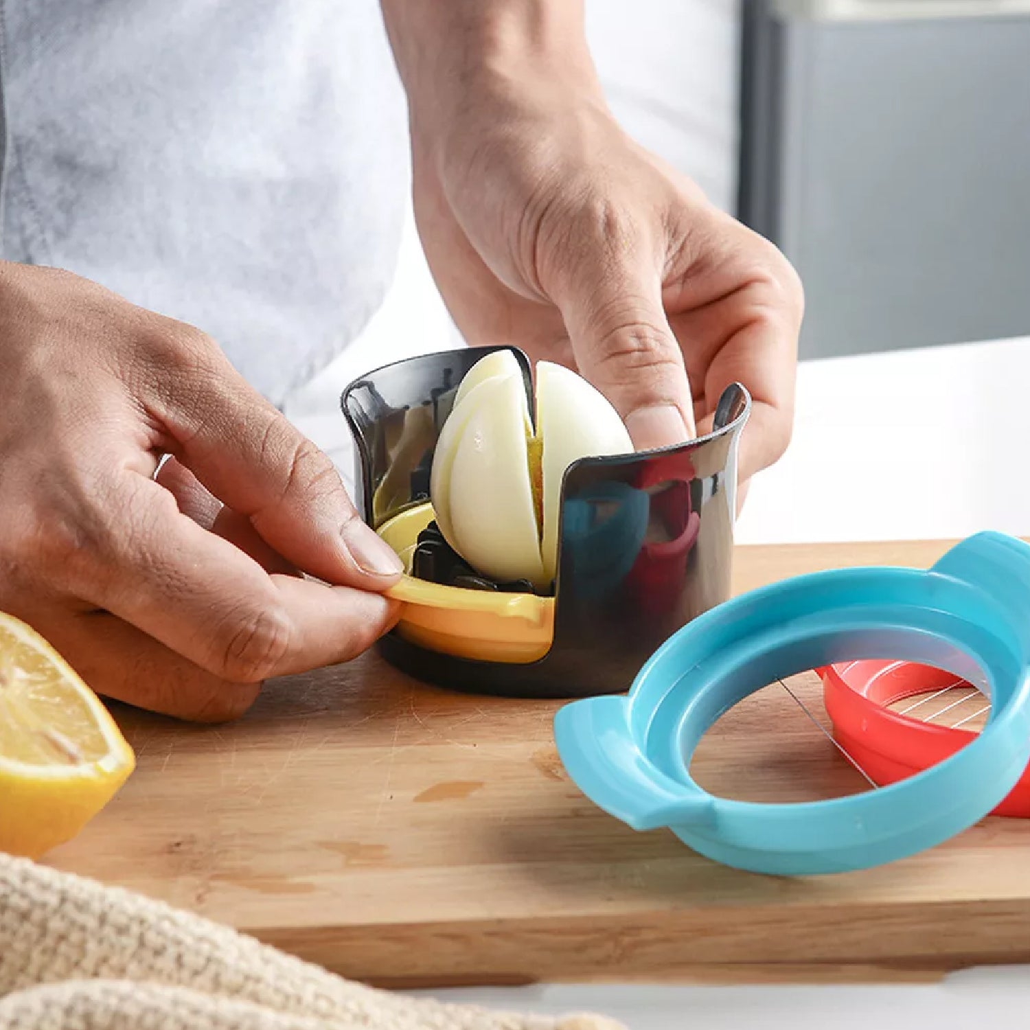 Multifunctional 3-in-1 Egg Cutter - Stainless Steel Slicing Tool with Durable Wires Multifunctional 3-in-1 Egg Cutter - Stainless Steel Slicing Tool with Durable Wires
